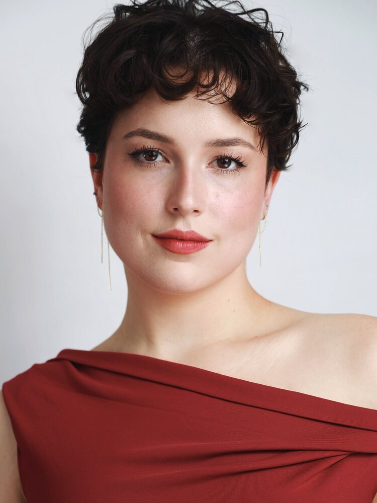 SARAH SANTOS headshot